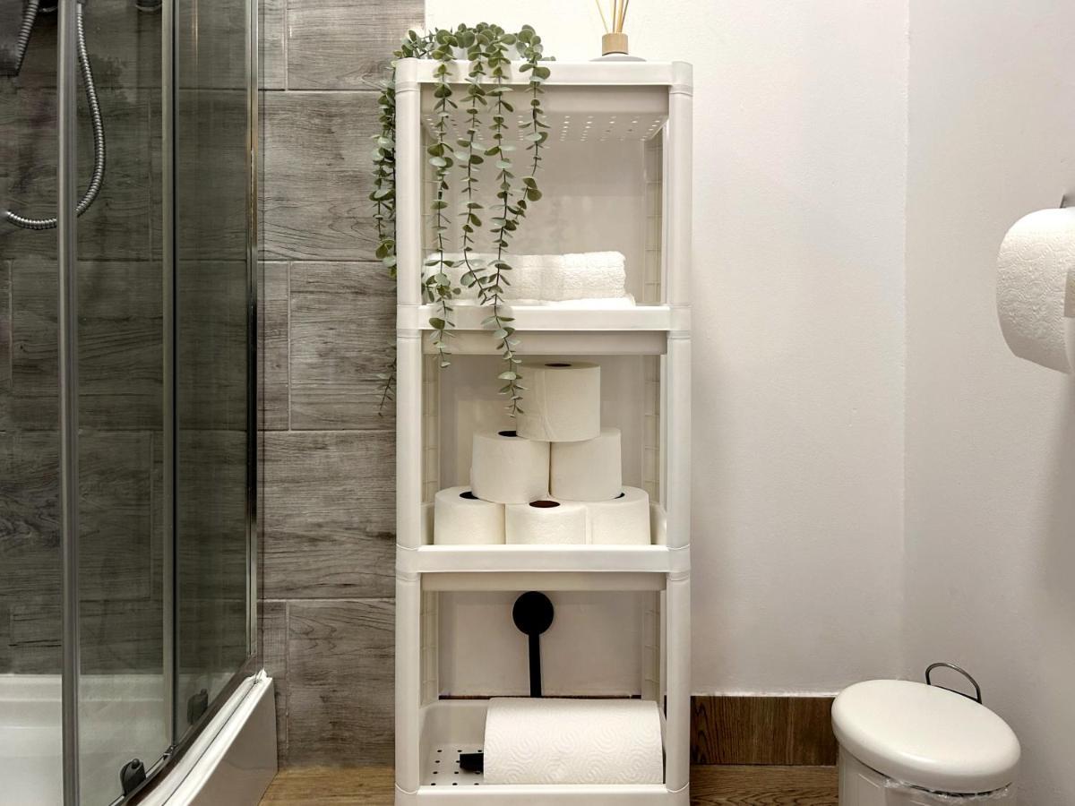 גדינייה Cozy Hill Modern Box Apartment מראה חיצוני תמונה