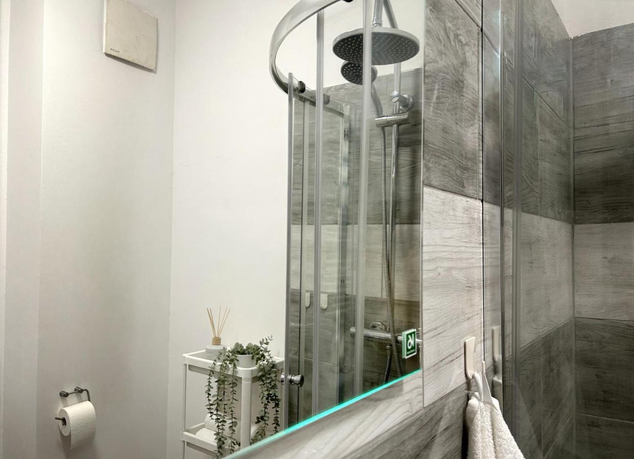 גדינייה Cozy Hill Modern Box Apartment מראה חיצוני תמונה