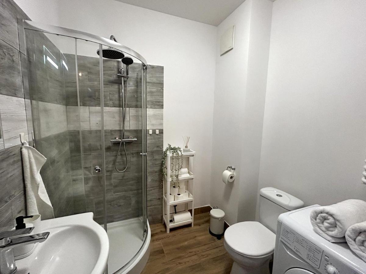 גדינייה Cozy Hill Modern Box Apartment מראה חיצוני תמונה